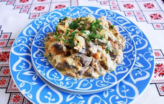 Куриные желудки, тушеные в сметане