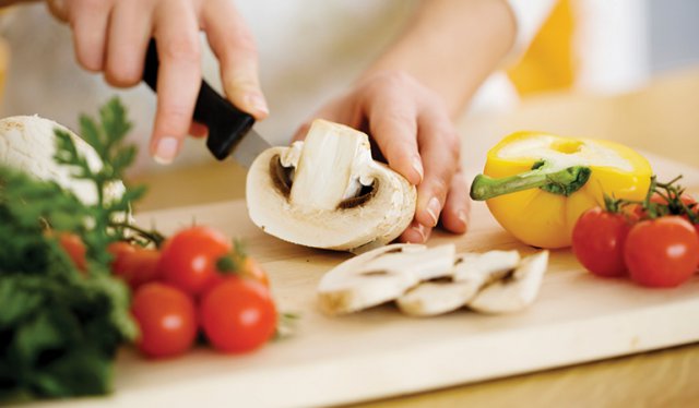 Грибы, помидоры и перец