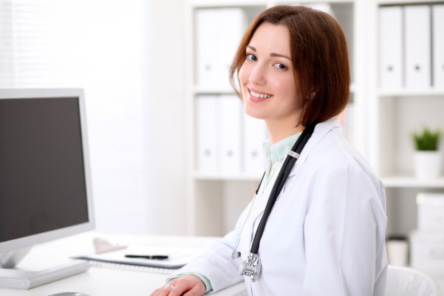 Врач в белом халате