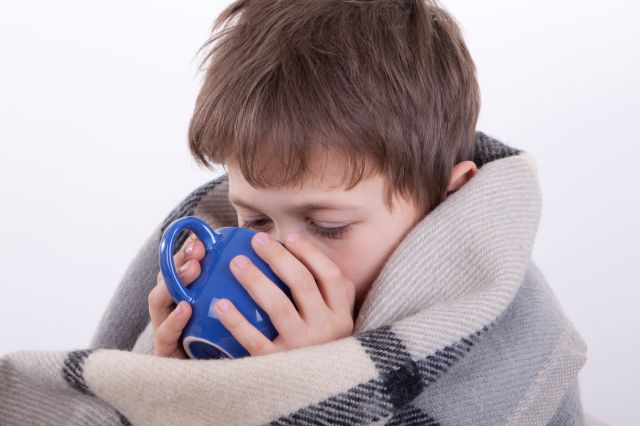 Ребенок в пледе