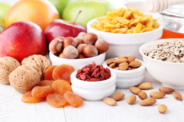 Орехи, фрукты и сухофрукты