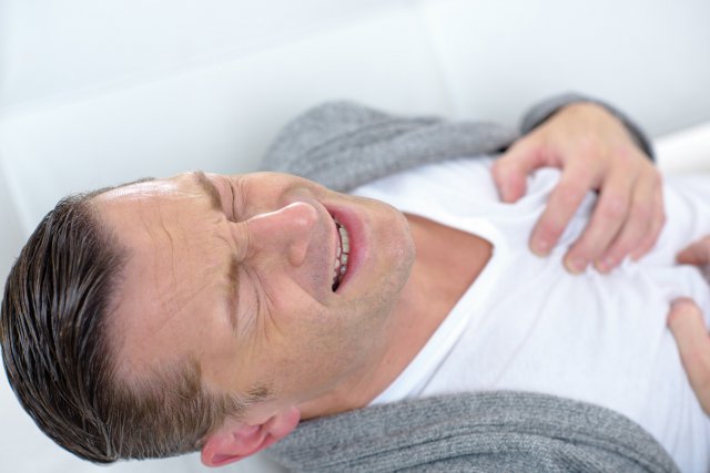 Сильная боль в груди