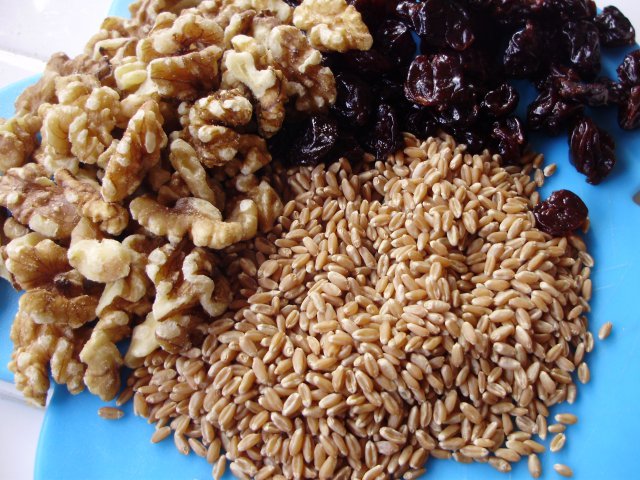 Пшеница и грецкие орехи