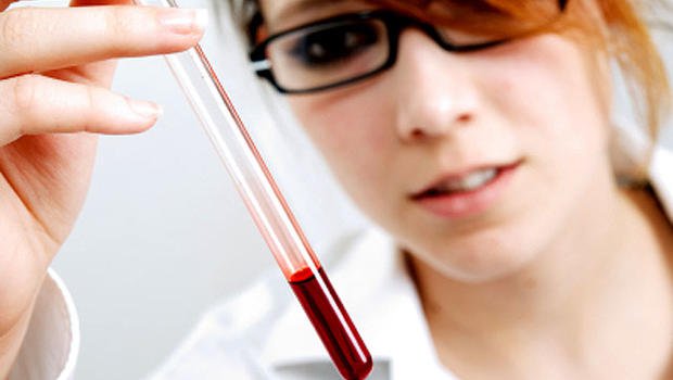 Лаборант и пробирка